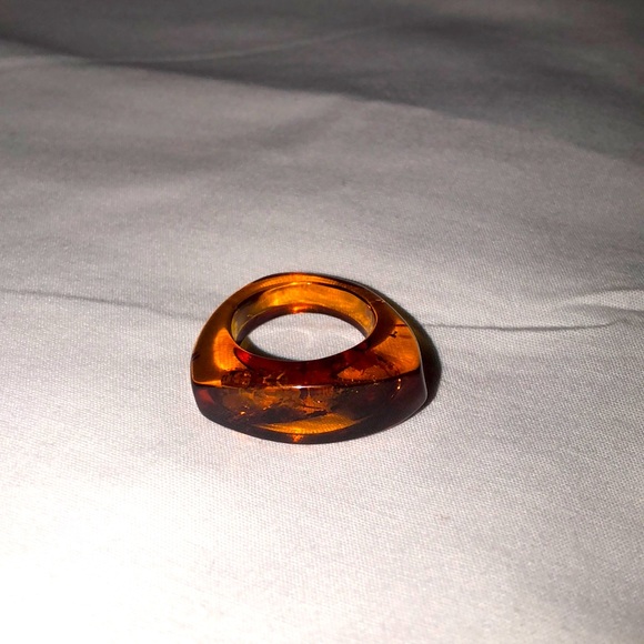Jewelry - Genuine amber ring